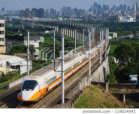Taiwan Shinkansen 700T model running around a curve 119024041
