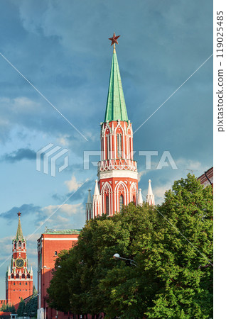 The main clock of the Moscow Kremlin, Kuranti, on Red Square, Spasskaya Tower. 119025485