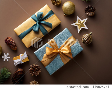 A bird's-eye view of Christmas presents 119025751