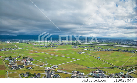 View of the surrounding area from above the mouth of the Kurobe River on the right bank, Toyama Bay and the Kurobe River alluvial fan View of the surrounding area from above the mouth of the Kurobe River on the right bank, Toyama Bay and the Kurobe River alluvial fan 119025847