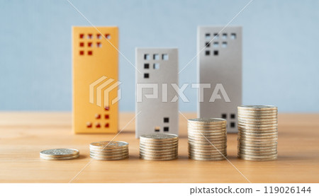 硬幣和房地產排隊，增加資產、投資、稅收、遺產、建築物、公寓、房地產價格 119026144