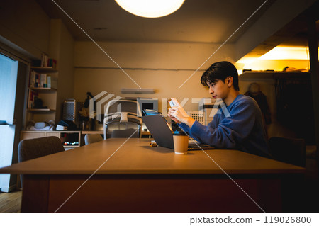 一個男人的室內肖像 119026800