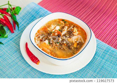 Spicy mozuku seaweed soup in a sanratan style 119027573