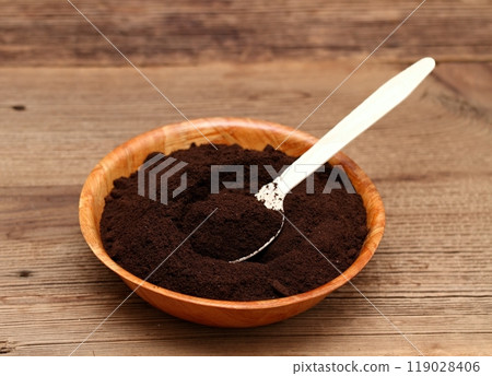 Coffee grounds in a bowl as natural organic fertilizer. Coffee grounds in a bowl as natural organic fertilizer. 119028406