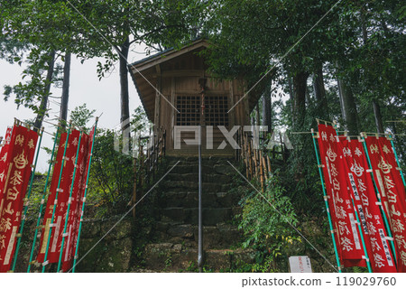 Chausuyama Inari Shrine, the site of Oda Nobunaga's main camp, and the decisive battlefield of the Battle of Shitarahara in Nagashino 119029760