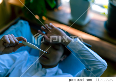 A man with a cold 119029989