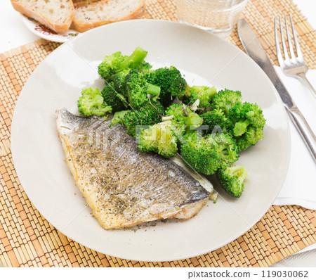 Dish of fried dorado fish fillet with boiled broccoli 119030062