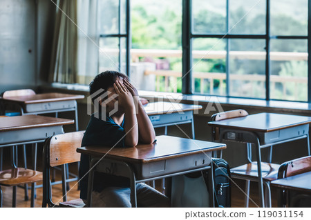 Sad child 119031154