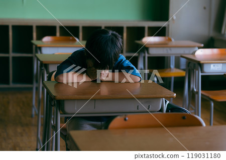 Sad child Sad child 119031180