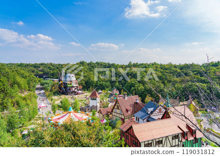 A view from the observation deck overlooking the Witch's Valley at Expo Memorial Park (Nagakute City, Aichi Prefecture) 119031812