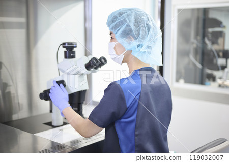 在培養室中使用顯微鏡的胚胎培養器 119032007