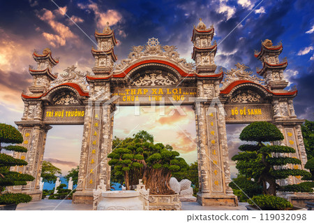 Gate Thap Xa Loi at Linh Ung Pagoda in Da Nang in Vietnam in Asia Gate Thap Xa Loi at Linh Ung Pagoda in Da Nang in Vietnam in Asia 119032098