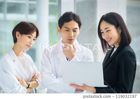 A doctor in a white coat and an MR woman in a suit lined up at a hospital A doctor in a white coat and an MR woman in a suit lined up at a hospital 119032197