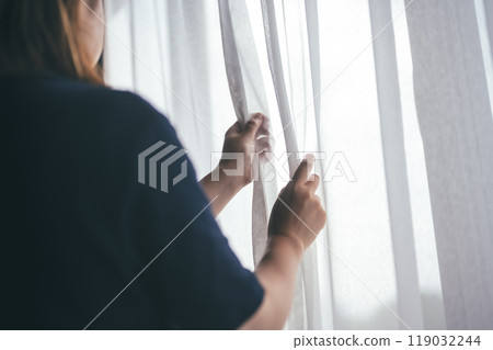 窗邊的女人 119032244