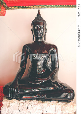 Black Buddha statue in Bangkok, Thailand. Thai sitting Buddha statue 119032355
