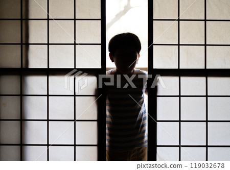 Child peeking 119032678
