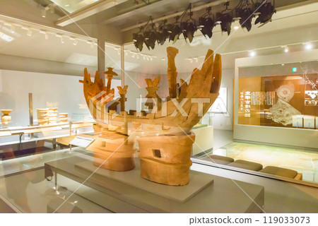 [National Treasure] Boat-shaped clay figure excavated from Takarazuka Tomb No. 1, Mie Prefecture 119033073