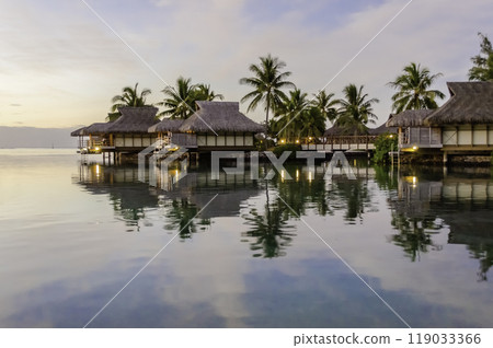 Overwater bungalows, French Polynesia 119033366