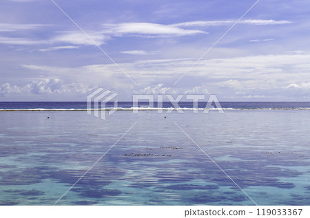 Tropical beach, French Polynesia 119033367