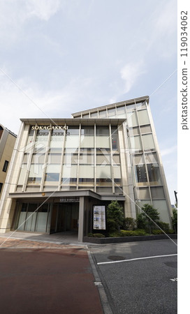 Soka Gakkai General Information Center in front of JR Shinanomachi Station 119034062