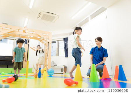 室內保育園區形象_治療_發展支援 119036608