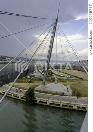 Bridge of the Sea, iconic landmark in Pescara, Italy 119036737