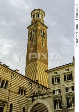 Lamberti Tower in Piazza Signori, Verona, Italy Lamberti Tower in Piazza Signori, Verona, Italy 119036883