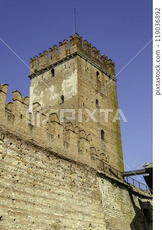 View of Castelvecchio Scaliger Castle in Verona, Italy View of Castelvecchio Scaliger Castle in Verona, Italy 119036892