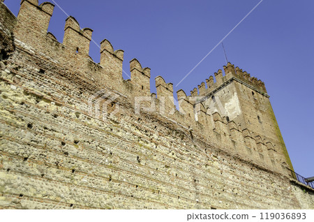 View of Castelvecchio Scaliger Castle in Verona, Italy 119036893