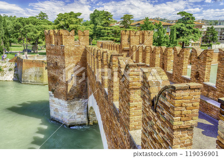 Castelvecchio Bridge, aka Scaliger Bridge in Verona, Italy 119036901