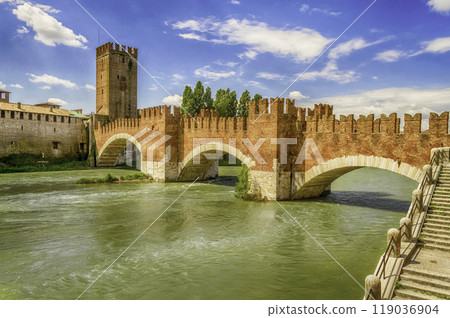 Castelvecchio Bridge, aka Scaliger Bridge in Verona, Italy Castelvecchio Bridge, aka Scaliger Bridge in Verona, Italy 119036904