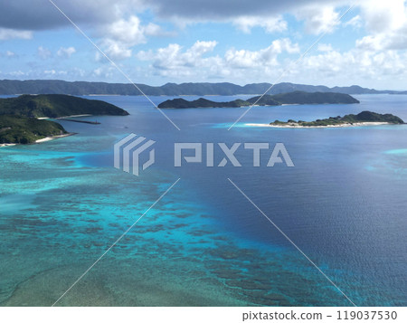 Aerial view of the archipelago landscape from Kami no Hama Beach on Zamami Island, Okinawa Prefecture Aerial view of the archipelago landscape from Kami no Hama Beach on Zamami Island, Okinawa Prefecture 119037530