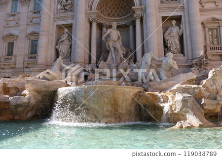 Trevi Fountain 119038789