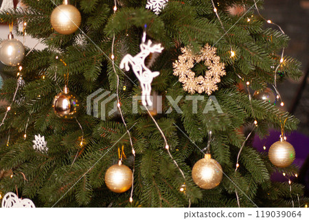background, Christmas decorations on the Christmas tree 119039064