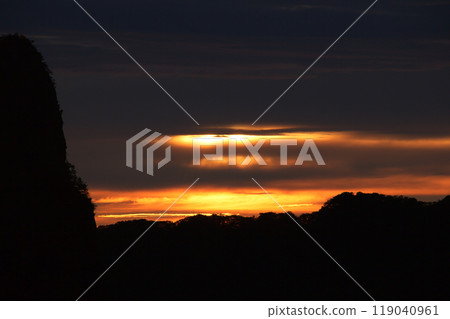 Sun-drenched clouds 119040961