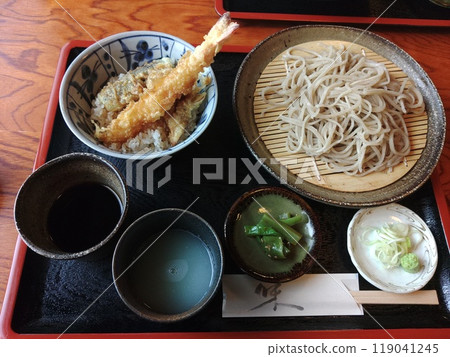 蘆卷溫泉蕎麥麵店 Hikoichi 蕎麥麵配蘿蔔醬和天婦羅碗 119041245