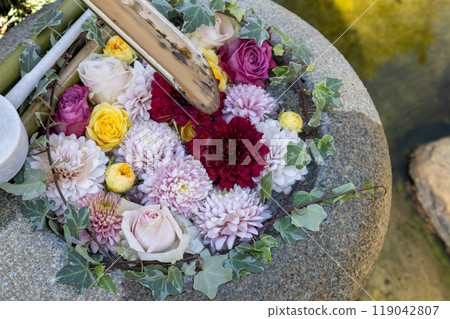 An elegant flower water fountain An elegant flower water fountain 119042807