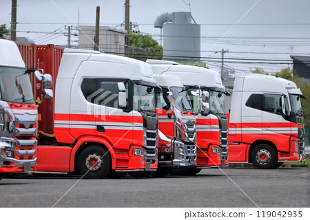 Trailer truck 119042935