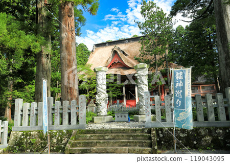 出羽三山、羽山山、從鏡池眺望三神鄉神社 119043095