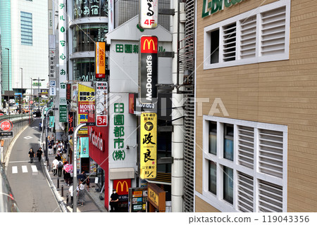 度假時的新宿四丁目甲州街道沿線風景 度假時的新宿四丁目甲州街道沿線風景 119043356