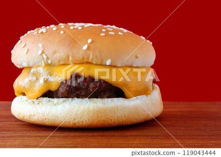 簡單的起司漢堡 119043444
