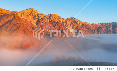 Climbing Mt. Karamatsu in Autumn (The Hakuba Sanzan at Dawn) 119043557