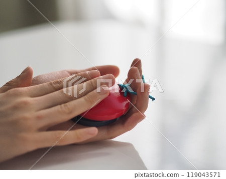 孩子的手演奏響板 119043571