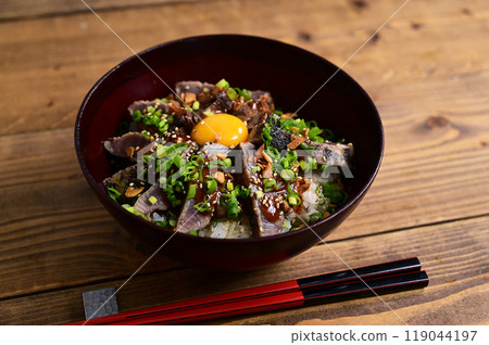 辣鰹魚鰹魚蓋飯 119044197