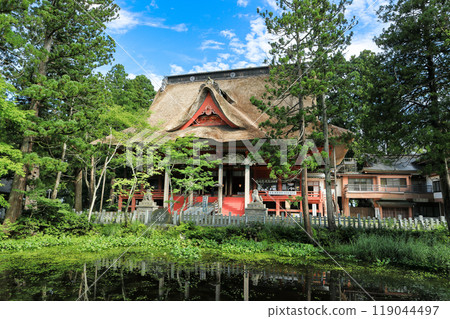 出羽三山、羽山山、從鏡池眺望三神鄉神社 119044497