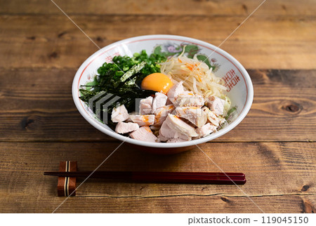 雞肉火腿拌麵 119045150