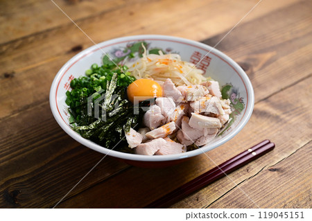 雞肉火腿拌麵 119045151