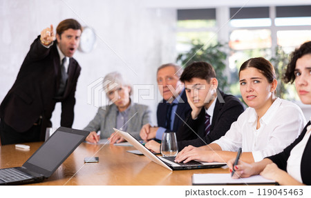 Dissatisfied boss gave dressing down to team of top managers in office 119045463