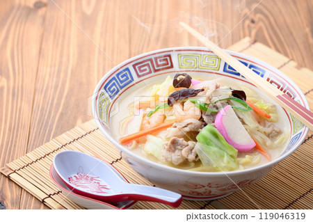 Chanpon with plenty of ingredients 119046319