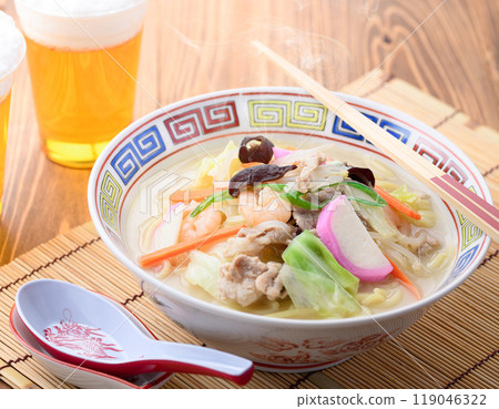 配料豐富的雜燴面 119046322